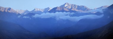 Dağlarda gün doğumu, manzara, doğal arka plan, Altai