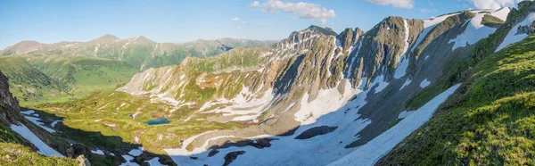 View Top Mountain Valley Evening Snow Rocks Lake Panorama Landscape — Fotografia de Stock