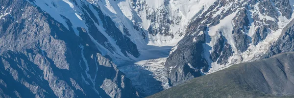 Ghiacciai Neve Una Ripida Collina Viaggiare Montagna Arrampicarsi Vista Panoramica — Foto Stock