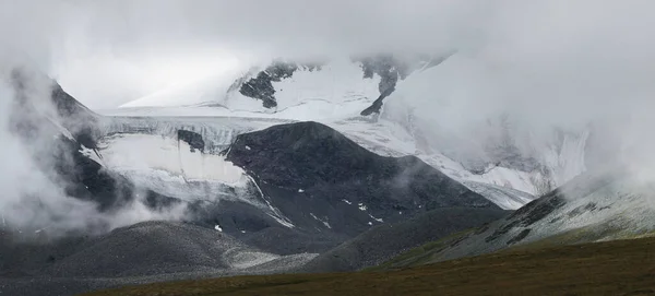 Sommets Enneigés Des Montagnes Glaciers Dans Les Nuages Temps Violent — Photo