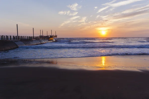Beach Pier Fishermen Sunrise Ocean — Stock Photo, Image