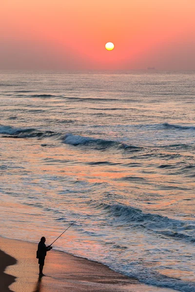 Strand van Fisherman silhouet Sunrise Oceaan — Stockfoto