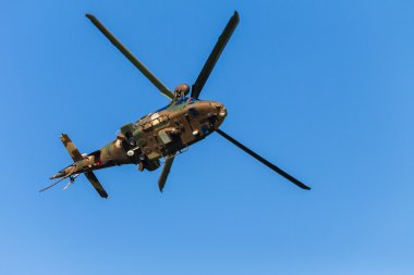 Helikopter askeri uçan