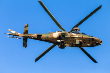 Helikopter askeri uçan