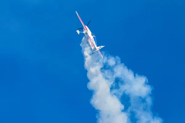 Flugzeuge akrobatisches Fliegen — Stockfoto