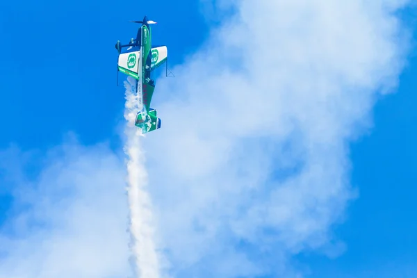 Aviones de vuelo acrobático — Foto de Stock