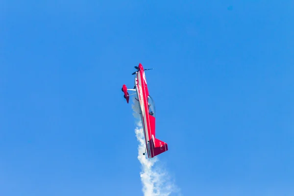 Akrobatické létání letadla — Stock fotografie