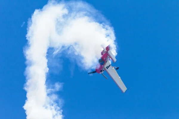 Akrobatické létání letadla — Stock fotografie
