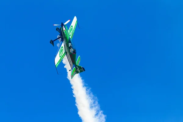 Aviones de vuelo acrobático — Foto de Stock