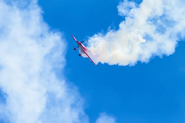 Flugzeuge akrobatisches Fliegen — Stockfoto