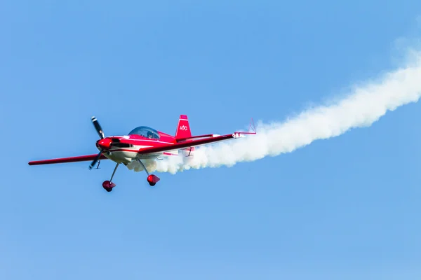 飛行機のアクロバット飛行 — ストック写真