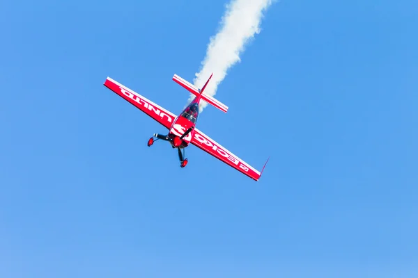 飛行機のアクロバット飛行 — ストック写真