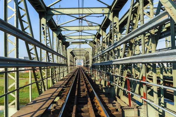 Železniční most ocelové konstrukce — Stock fotografie