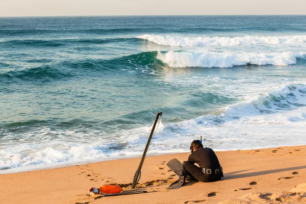 Diver spjut fiske Beach — Stockfoto