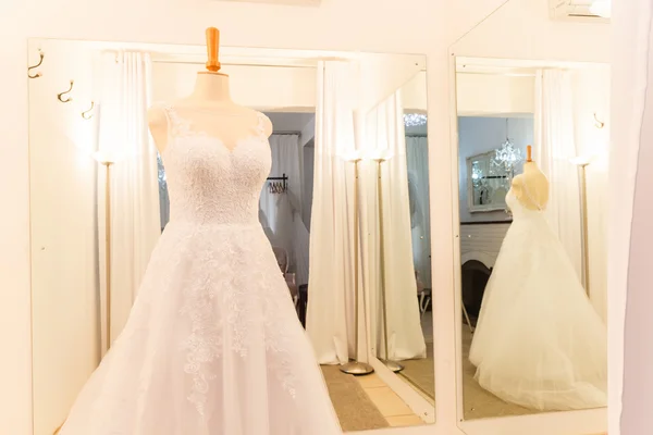 婚纱店礼服装饰设计 — 图库照片
