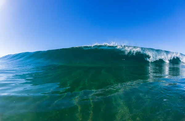 Dalga mavi okyanus Yüzme — Stok fotoğraf