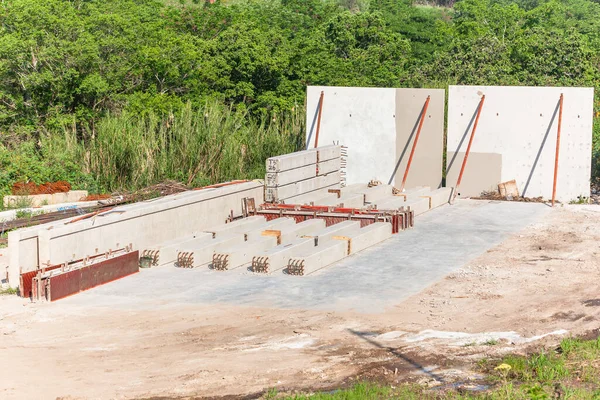 Construção Industrial Pilares Concreto Fundido Vigas Paredes Pátio Secagem Para — Fotografia de Stock