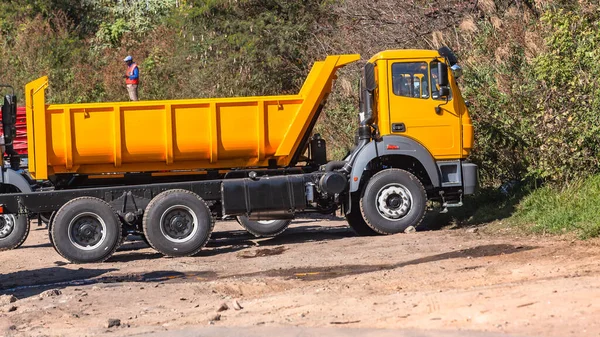 New Trucks Industrial Vehicle Tipper Bins Painted Bright Yellow Out — Stock Photo, Image