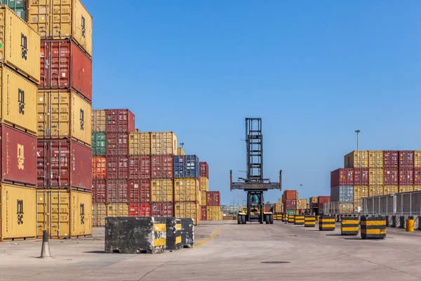 Steel Shipping Containers Stack Depot Vehicle Hydraulic Fork Lifter Machine — Stock Photo, Image