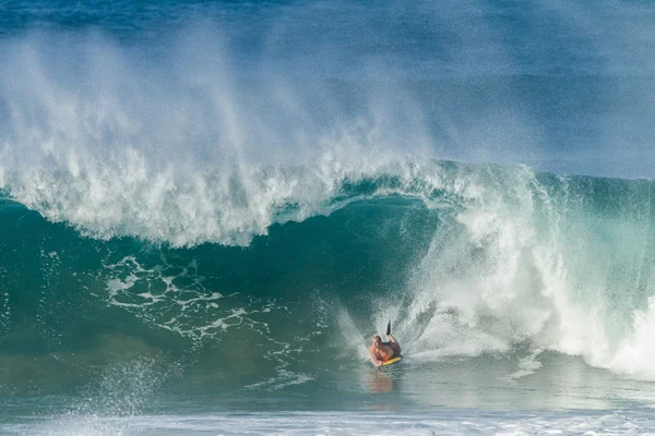 Серфінг bodyboarding хвилі океану — стокове фото