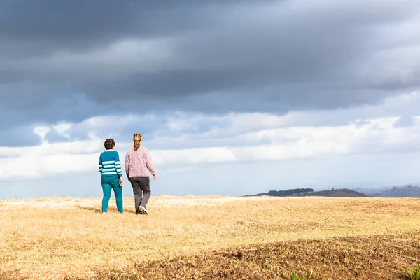 Women Walking Away Talking Outdoors — Stock Photo, Image