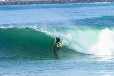 sörf sörfçü tüp binmek dalga