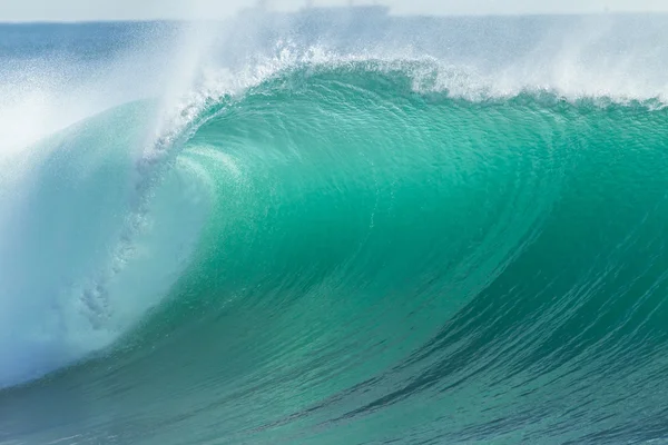 Onda do oceano batendo cor azul — Fotografia de Stock