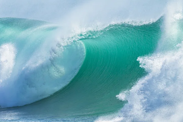 Ocean Wave Crashing couleur bleue — Photo
