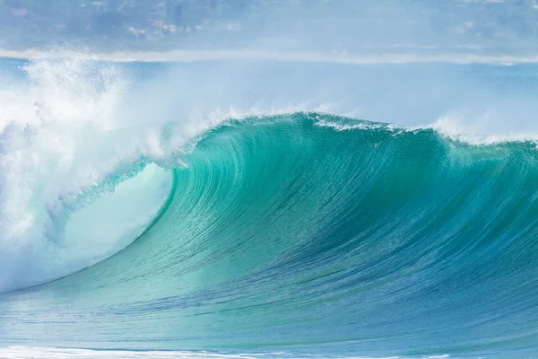 Onda do oceano batendo cor azul — Fotografia de Stock