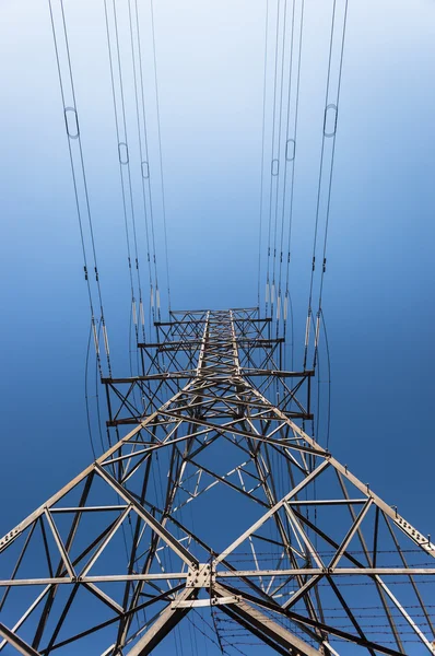 电气电源线塔 — 图库照片