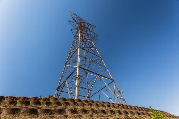 电气裸剥离的塔 — 图库照片