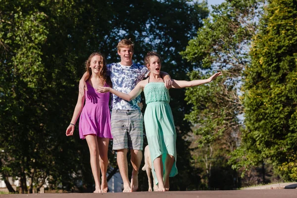 Teen Boy Girls Walking Talking — Stock Photo, Image