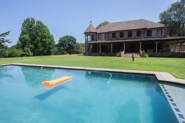 Girl Pool House — Stock Photo, Image