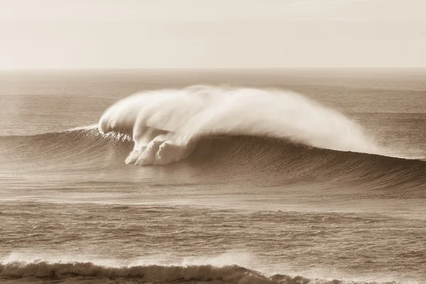 Onde sépia ton vintage écraser creux océan puissance — Photo