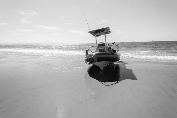 Fiske båt beach vintage — Stockfoto