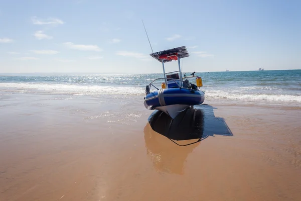 Fiske båt Beach — Stockfoto