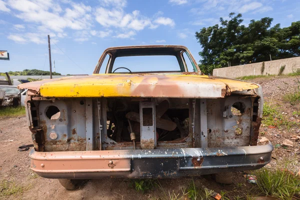 Caminhão carro abandonado — Fotografia de Stock