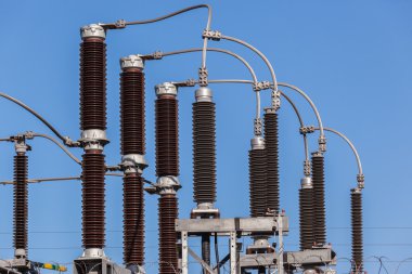 Elektrik trafo kablo bağlantıları