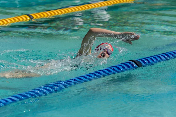 Girl Swim Race — Stock Photo, Image