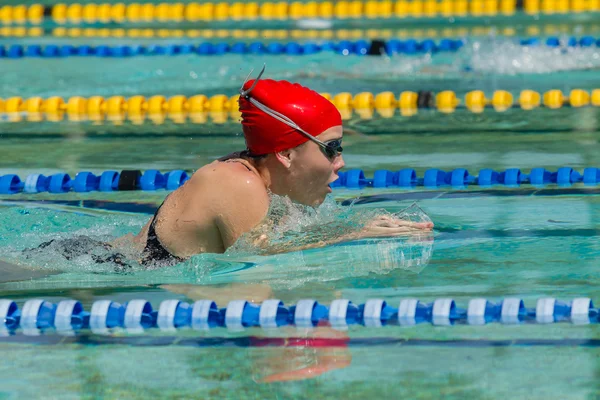 Schwimmmädchen — Stockfoto