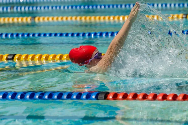 Schwimmmädchen — Stockfoto