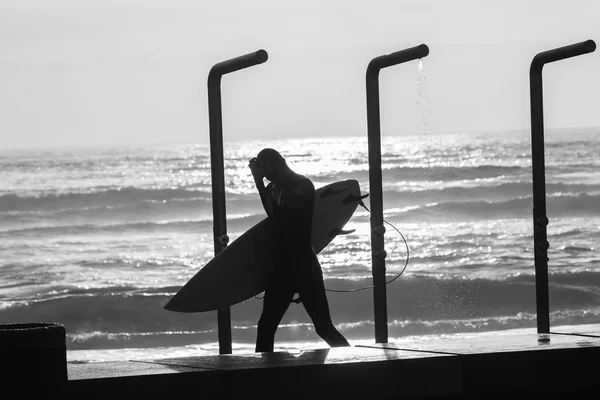 Surfer Showers — стоковое фото