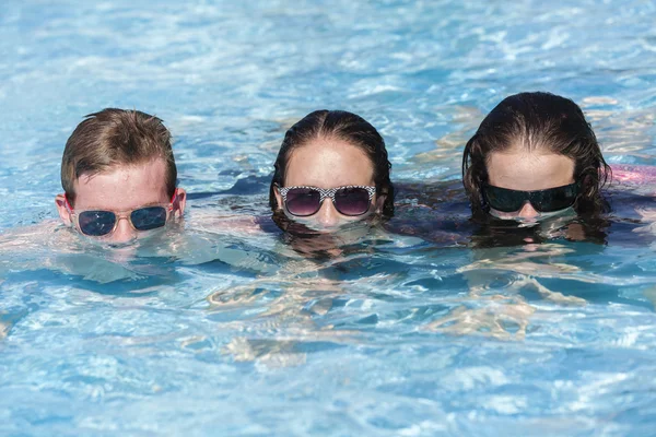 Girls Boys  Pool Summer Holidays — Stock Photo, Image