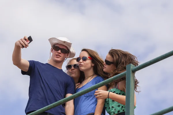 Teenagers Group Selfie Photo — Stock Photo, Image