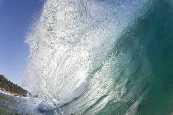 Welle im blauen Wasser — Stockfoto