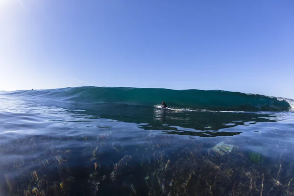 Mavi çökmesini sörf kaçış dalga resif — Stok fotoğraf