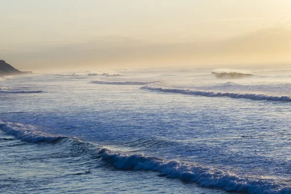 Şafak manzara renkler okyanus dalgaları — Stok fotoğraf