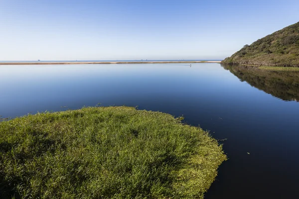 Paisagem lagoa azul — Fotografia de Stock