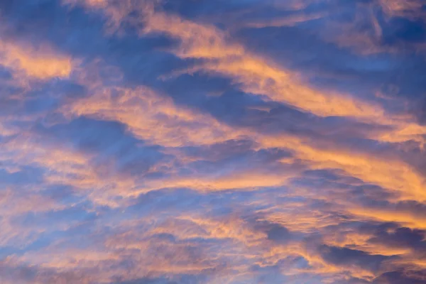 Хмари заходу сонця-колір — стокове фото