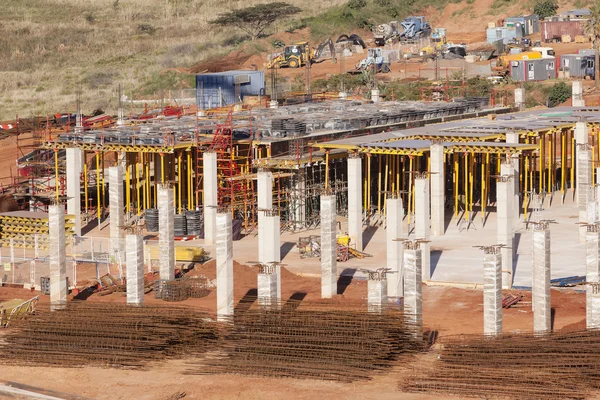 Sótano de construcción Columnas de hormigón — Foto de Stock